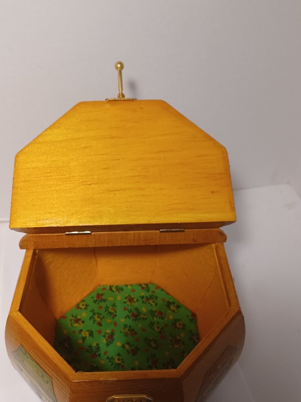 ***BLOW OUT SALE****Beautiful Wood Box Purse with Decoupage and Leather Handle - Picture 13 of 15